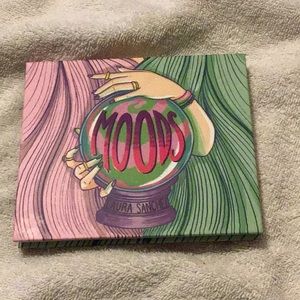 Moods eyeshadow palette by Laura Sanchez
